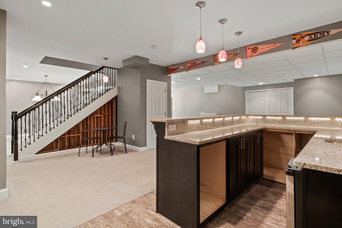 WOODED GLEN - Residential