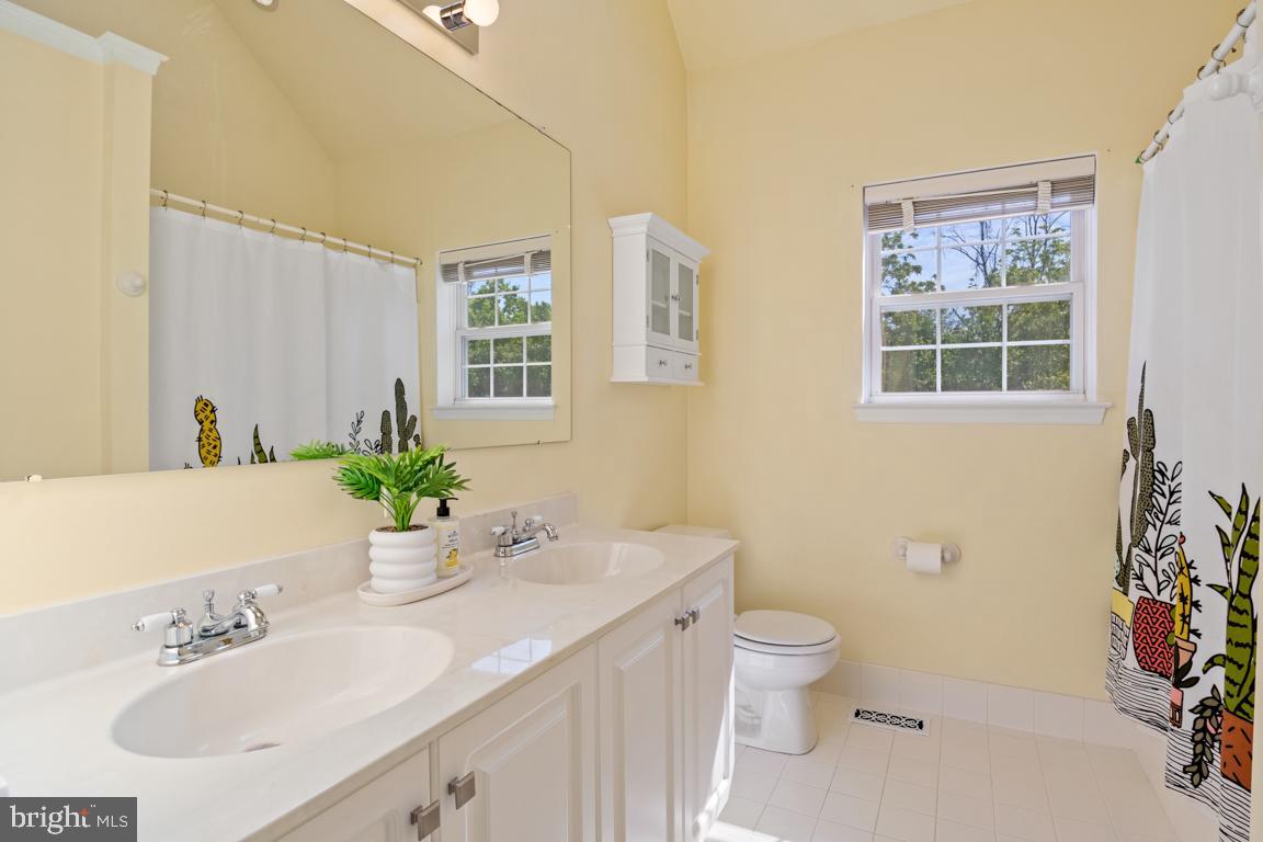 WOODED GLEN - Residential