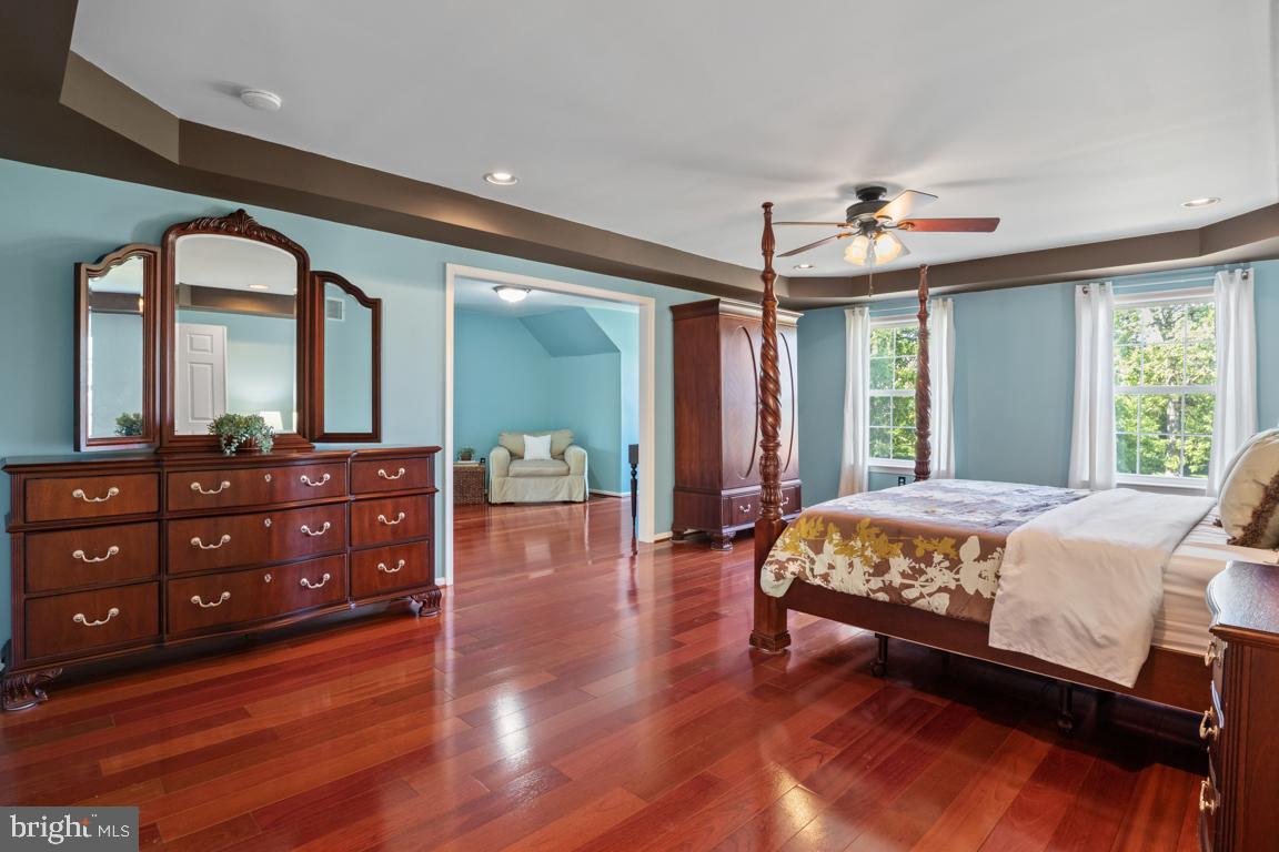 WOODED GLEN - Residential