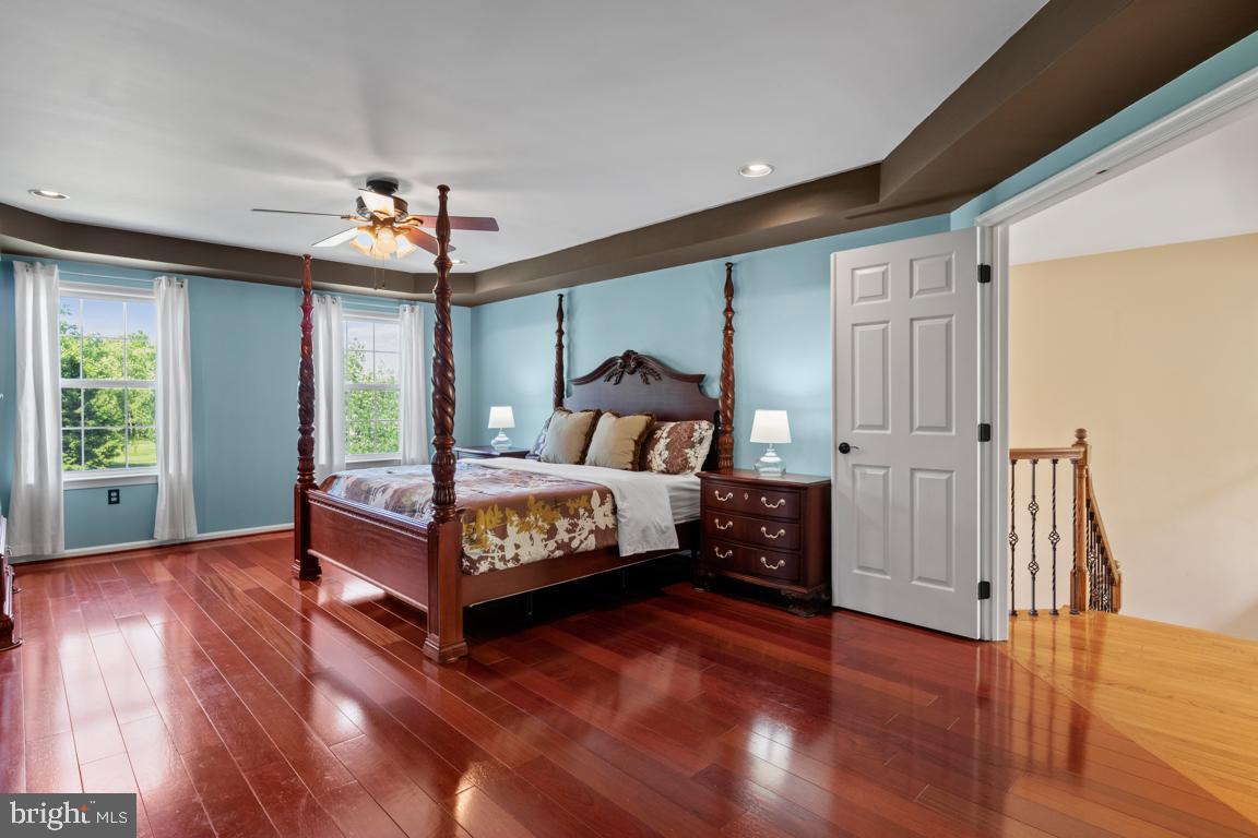 WOODED GLEN - Residential