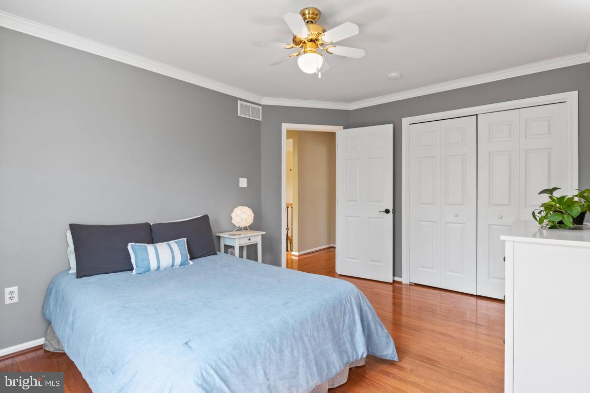 WOODED GLEN - Residential