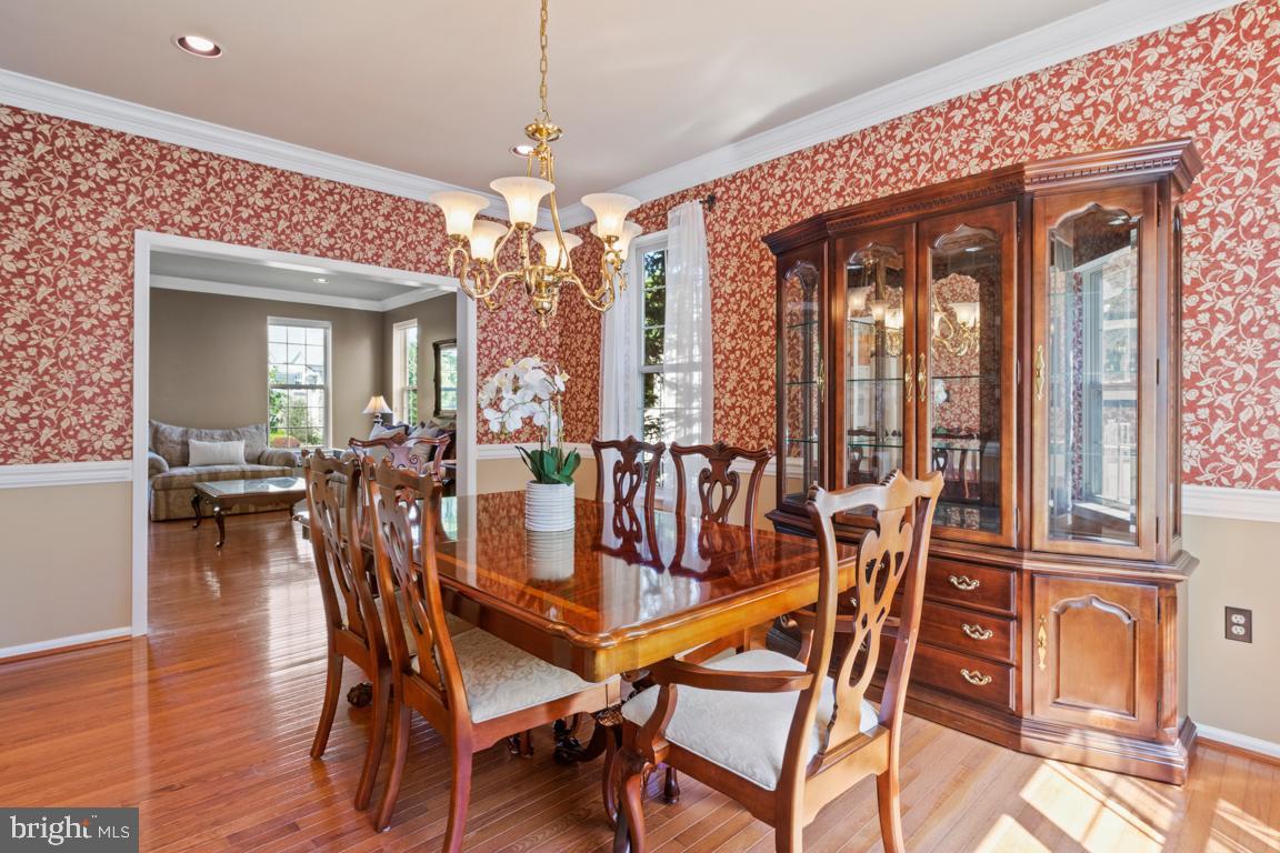 WOODED GLEN - Residential