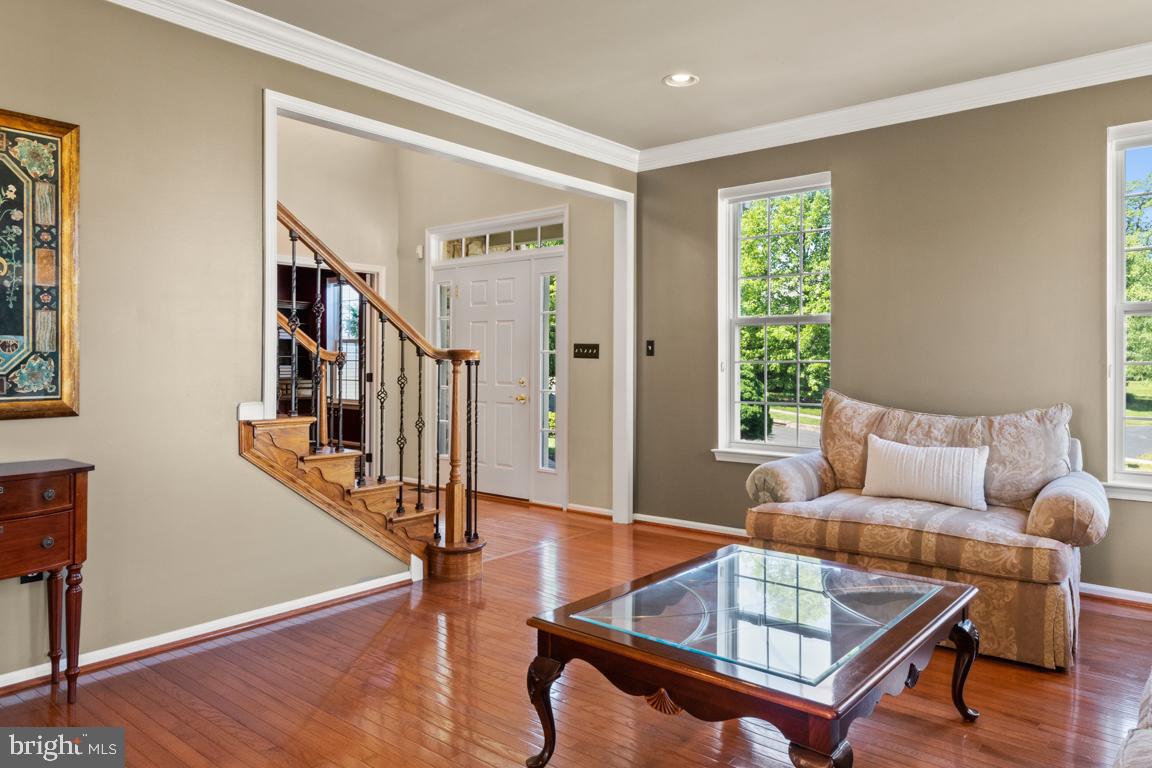 WOODED GLEN - Residential