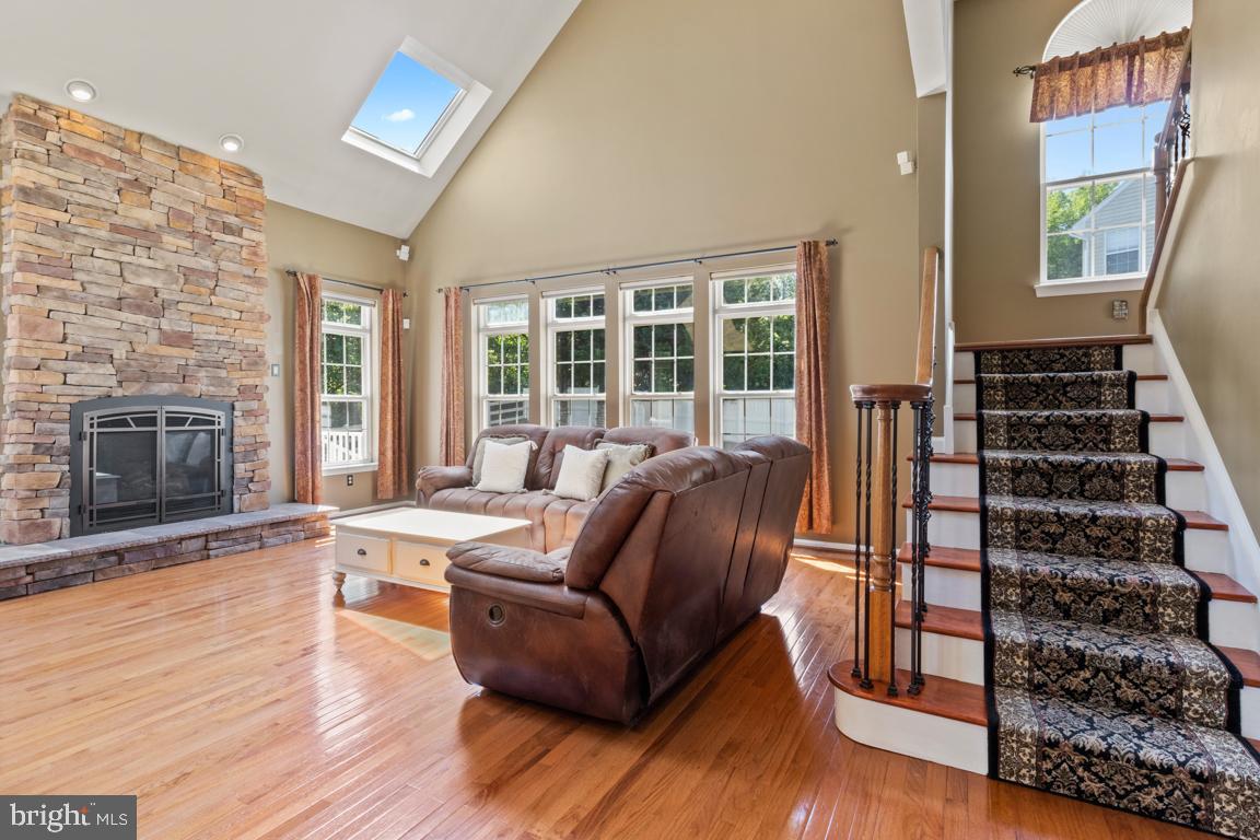 WOODED GLEN - Residential