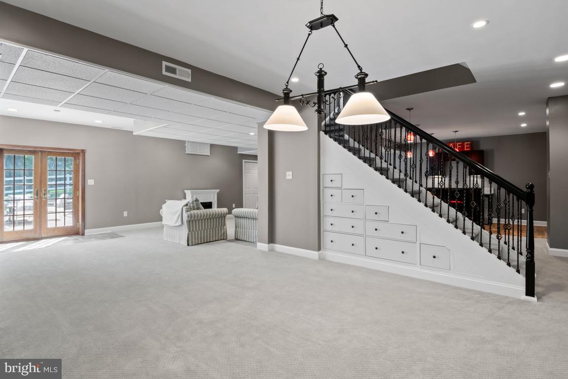 WOODED GLEN - Residential