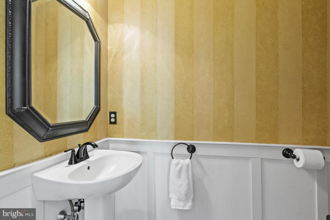 WOODED GLEN - Residential