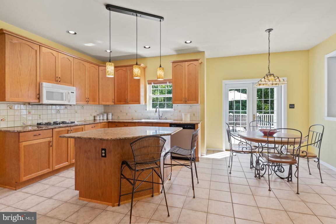 WOODED GLEN - Residential