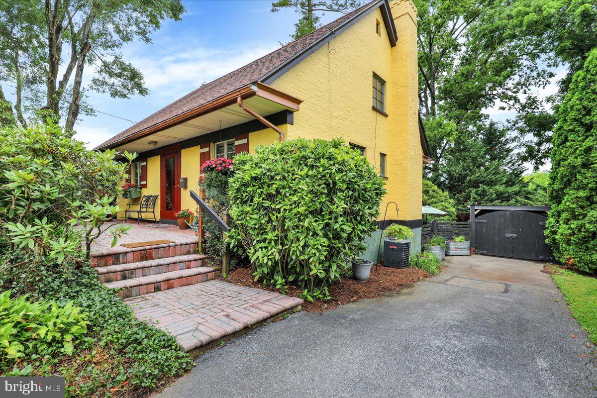 16 JACKSON DRIVE