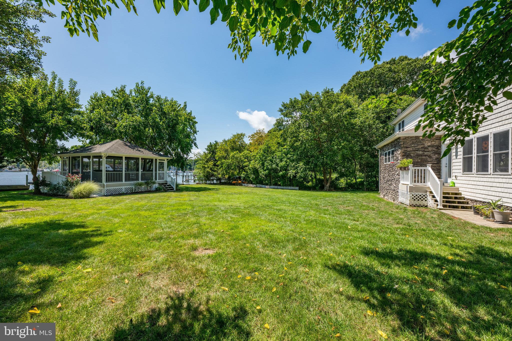 SHADY SIDE - Residential