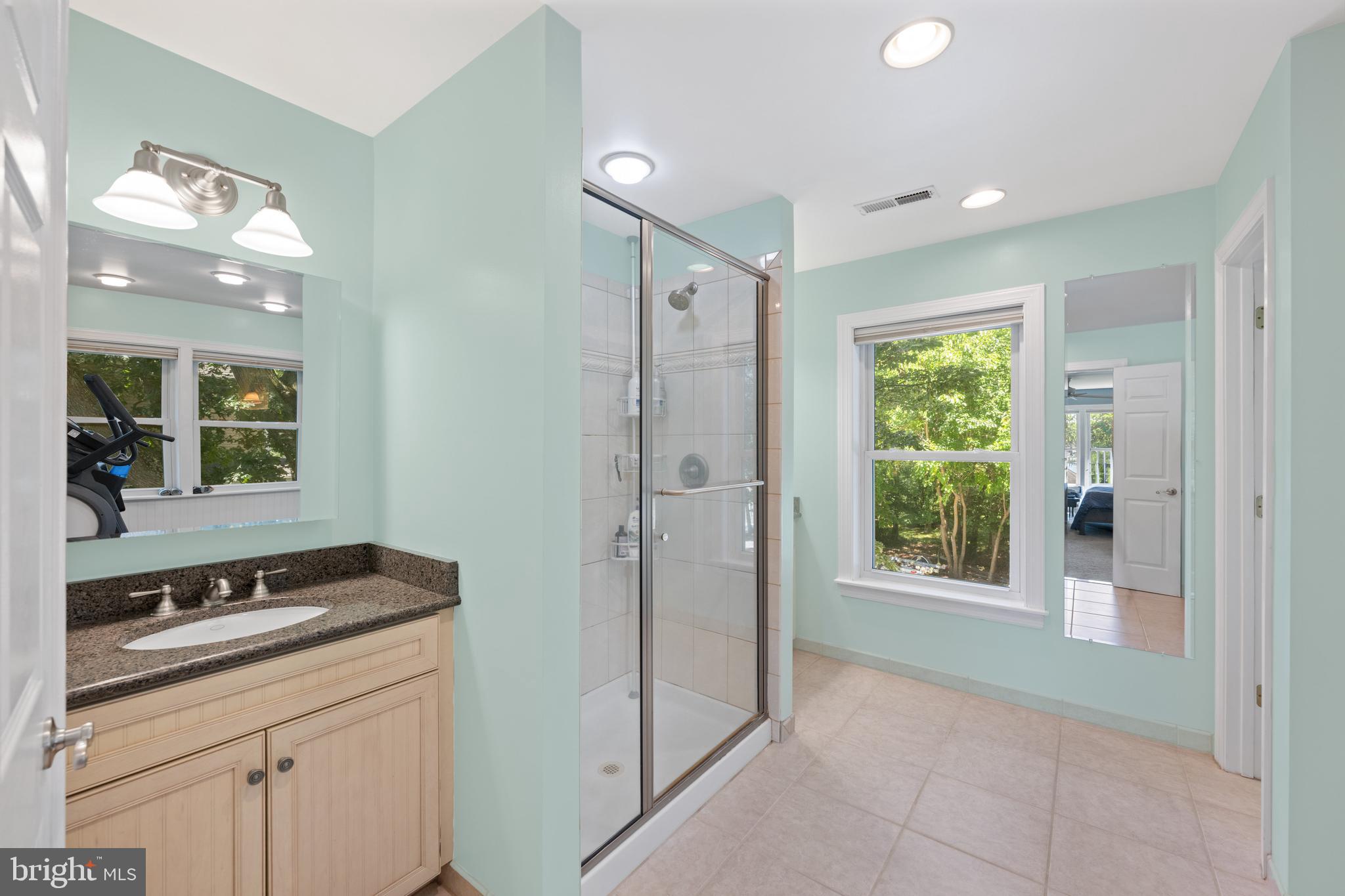 SHADY SIDE - Residential