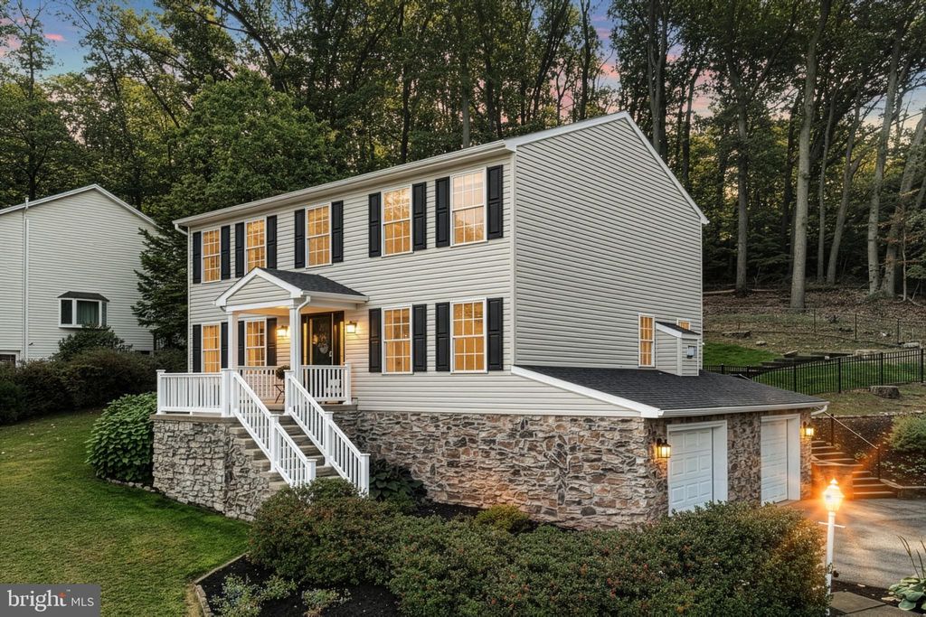 Photo of 590 Woodside Road, YORK, PA 17406 (MLS # PAYK2090628)