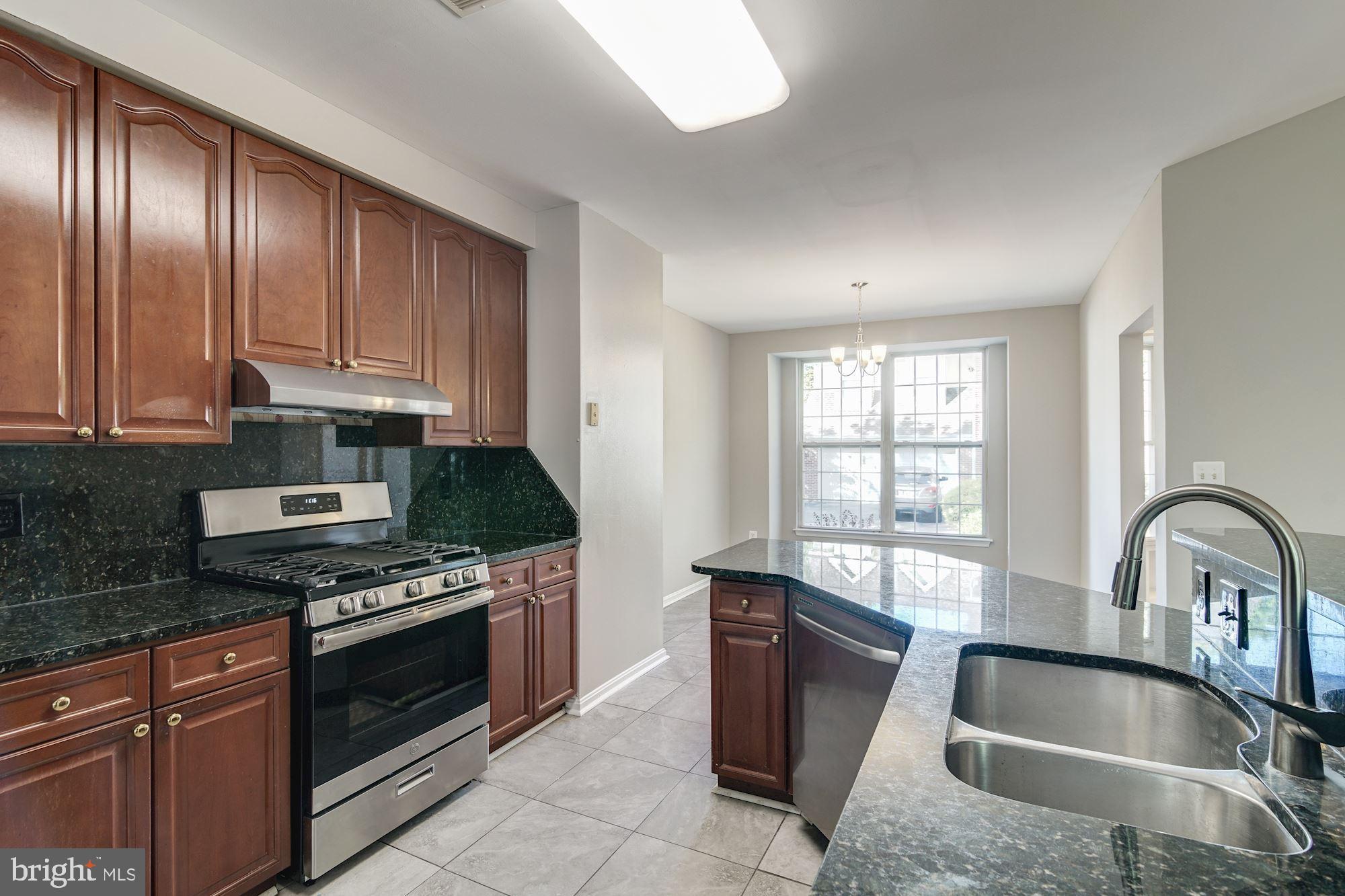 KINGSTOWNE - Residential Lease