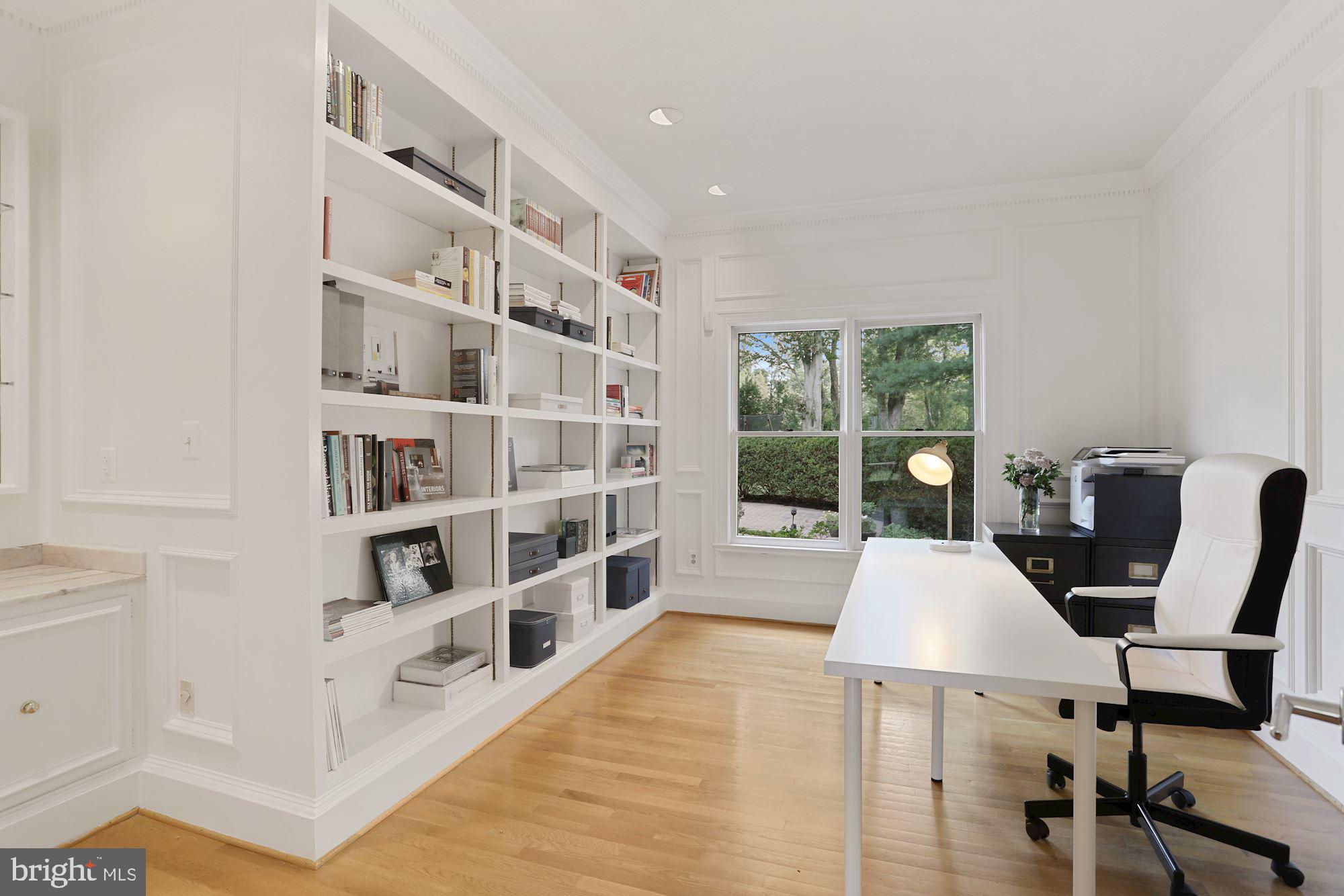 SPRINGWOOD OF MCLEAN - Residential