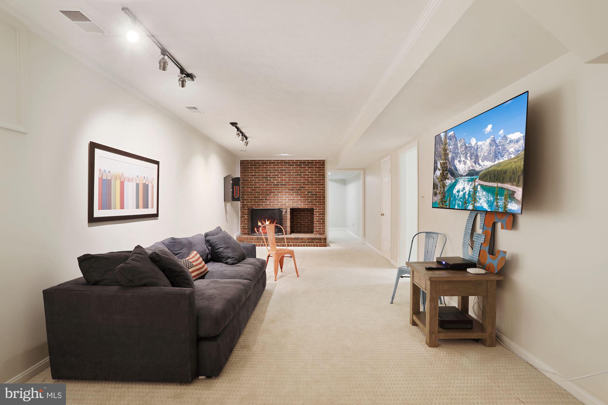 SPRINGWOOD OF MCLEAN - Residential