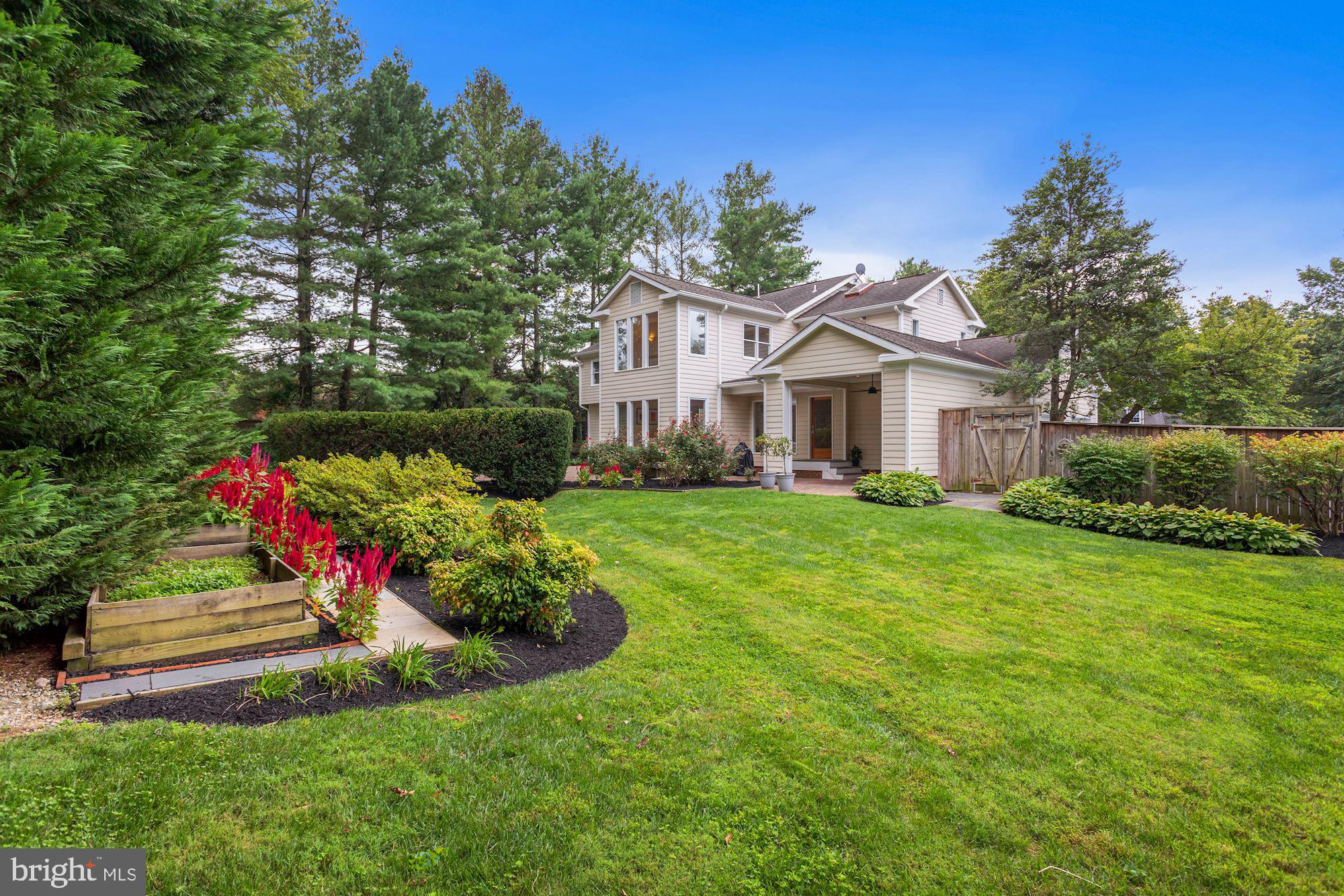 SPRINGWOOD OF MCLEAN - Residential