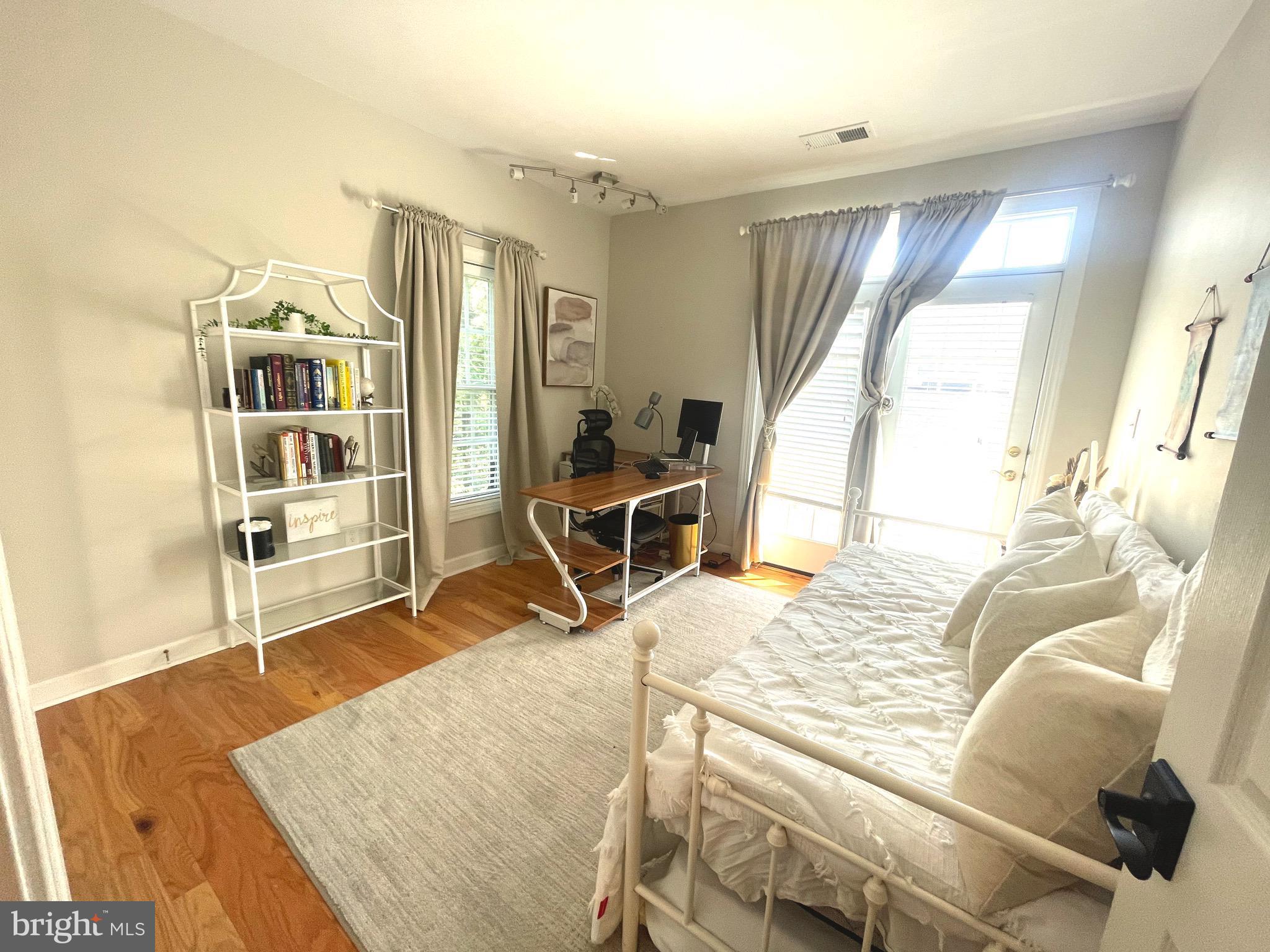 HIDDEN CREEK - Residential