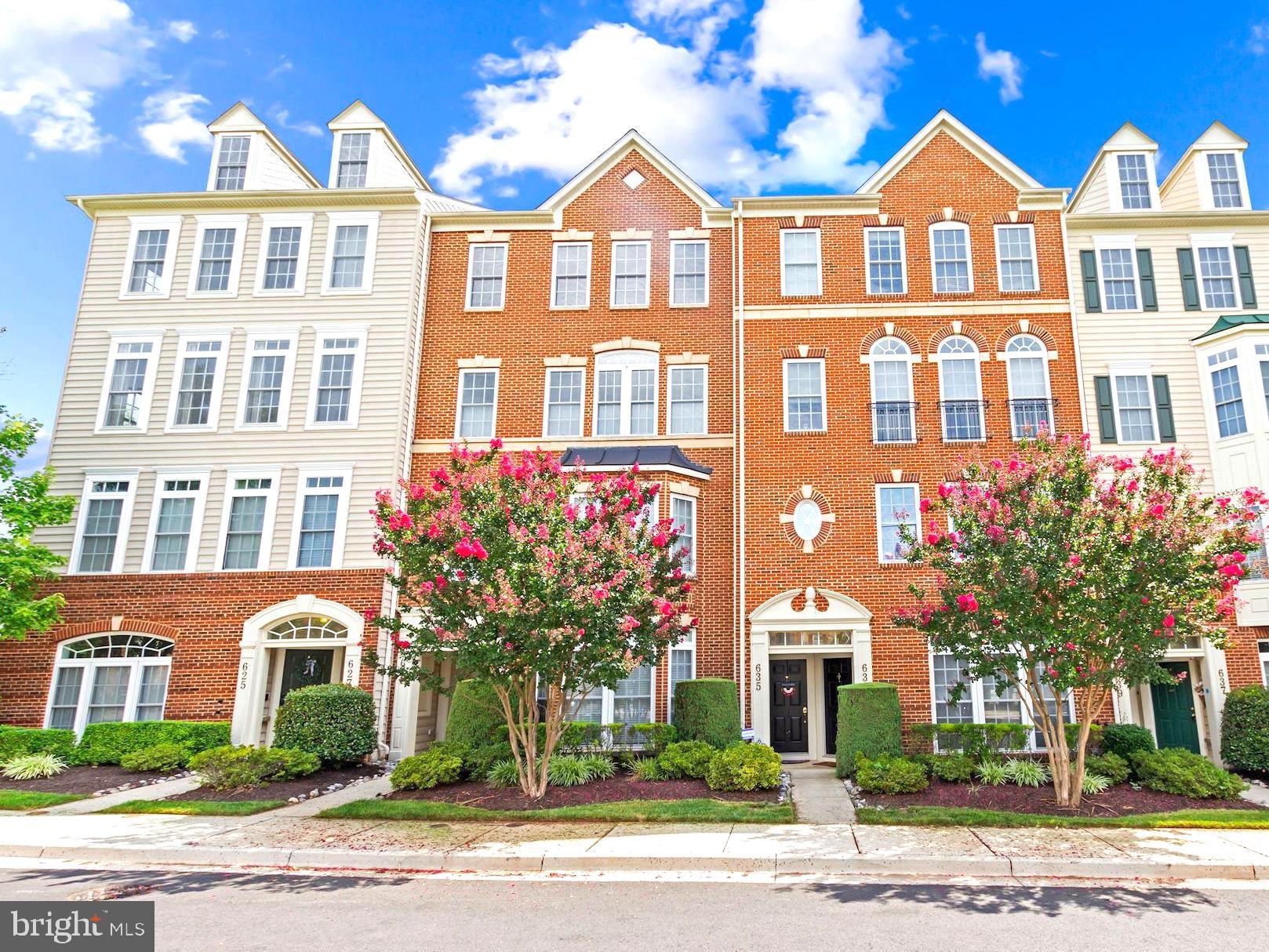 HIDDEN CREEK - Residential