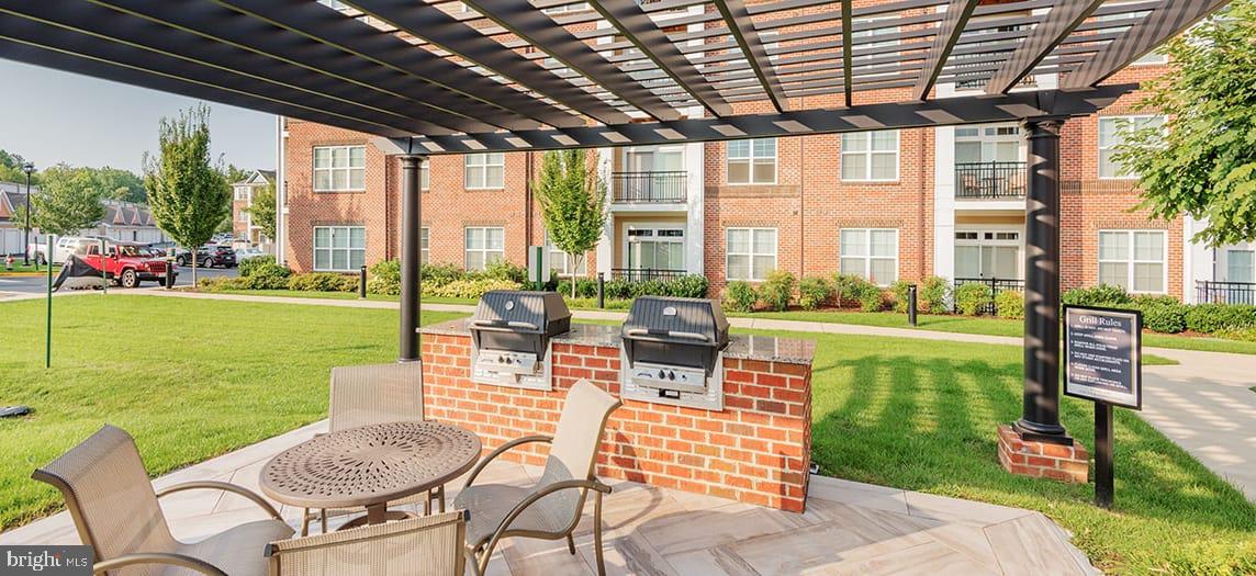 COBBLESTONE SQUARE - Residential Lease