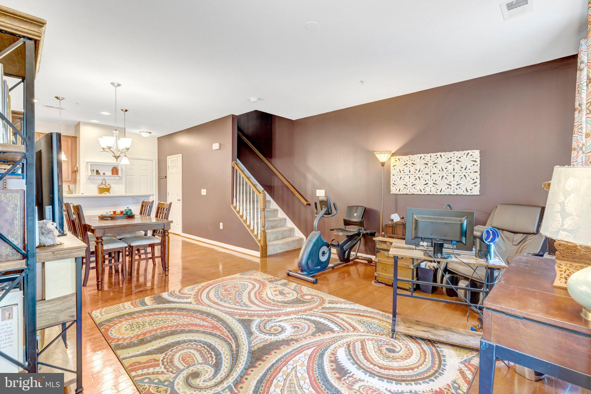 LEE SQUARE - Residential