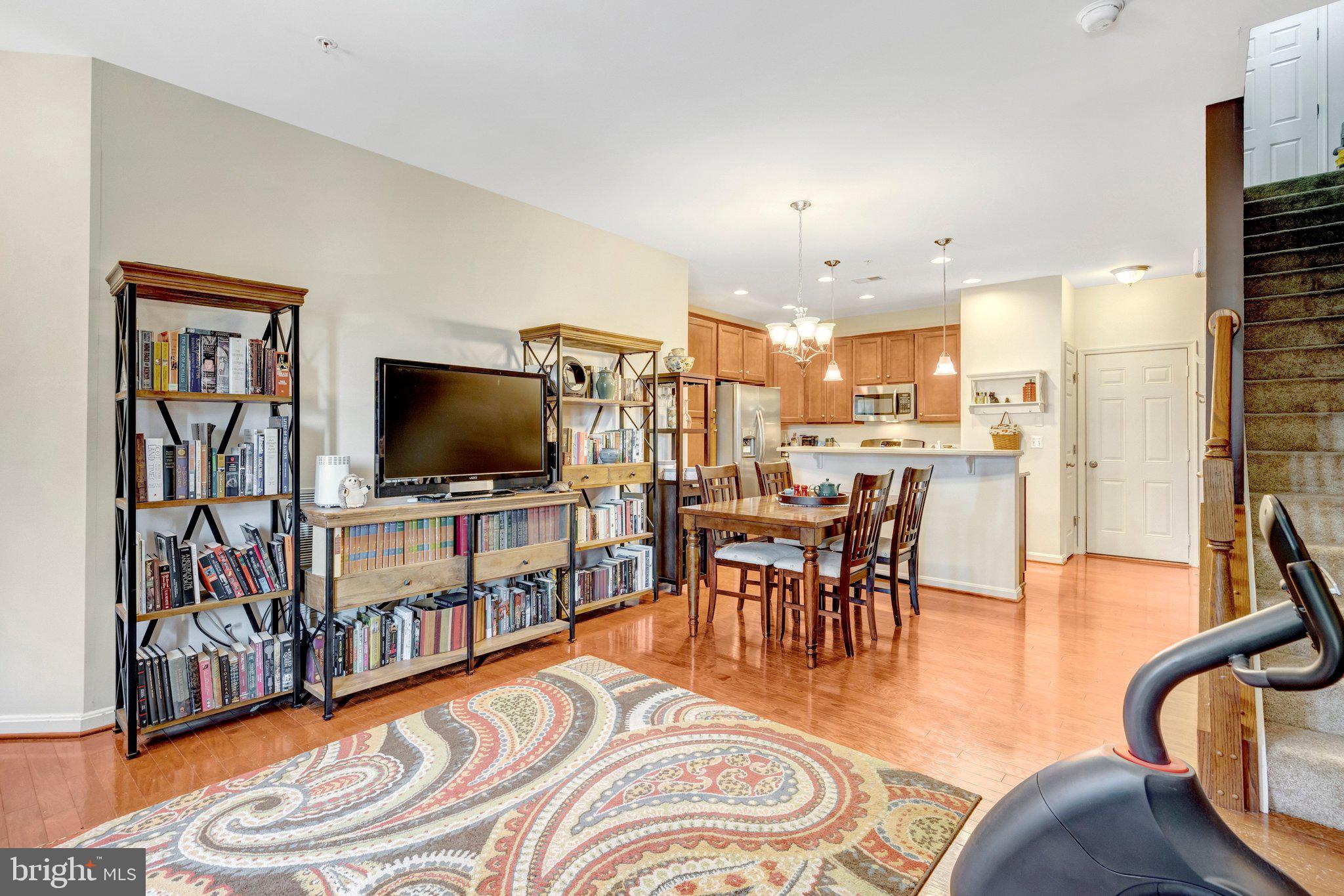 LEE SQUARE - Residential