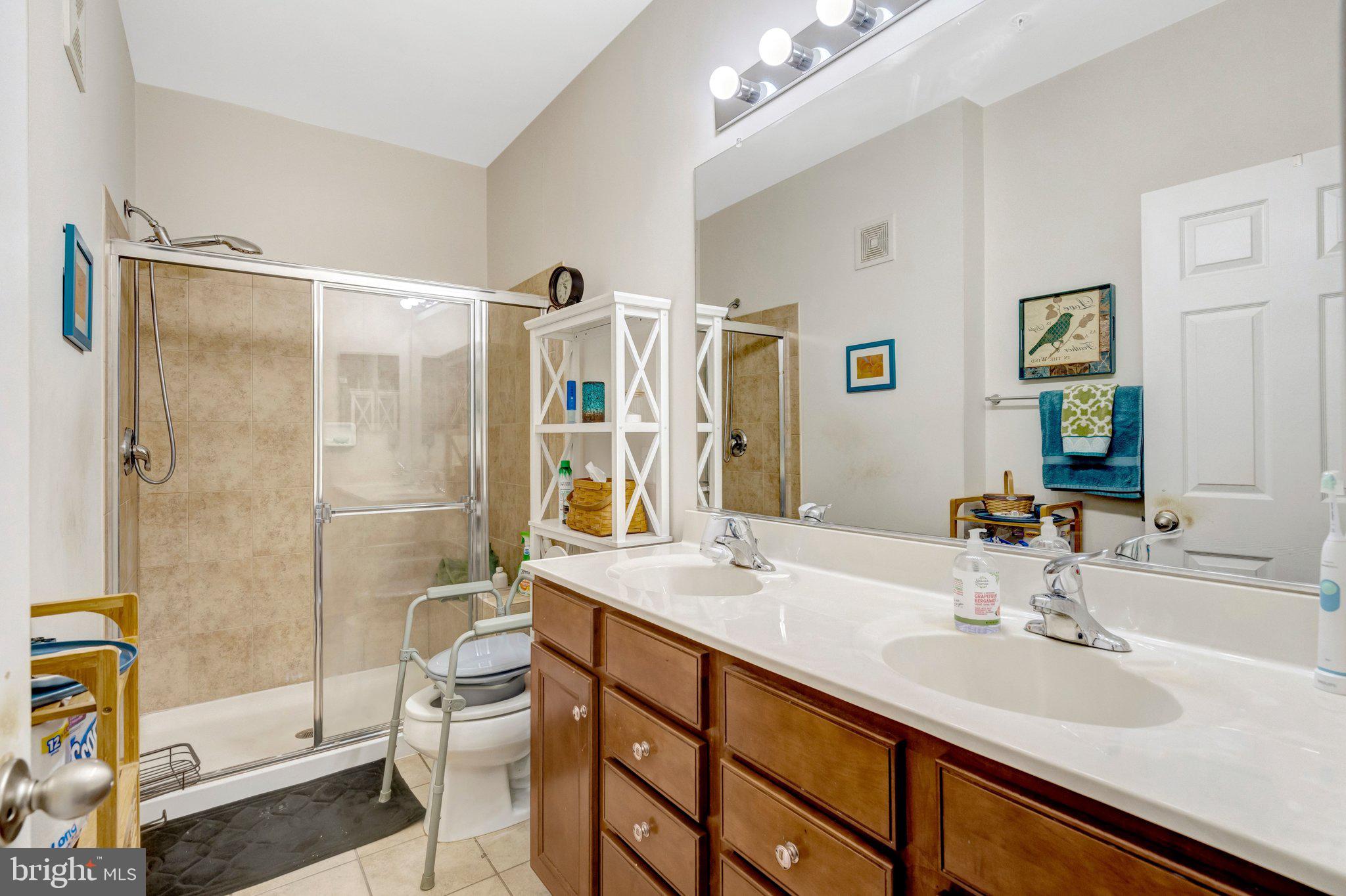 LEE SQUARE - Residential