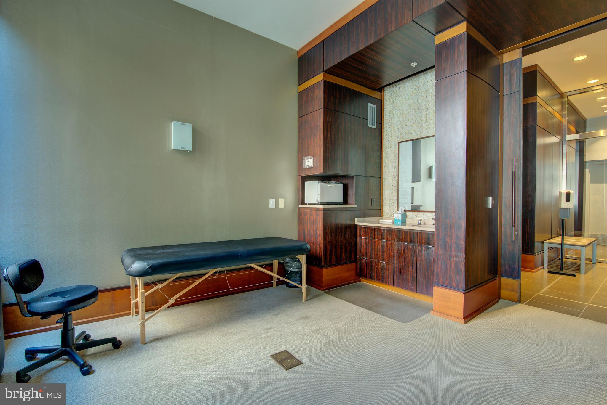 RESTON TOWN CENTER - Residential