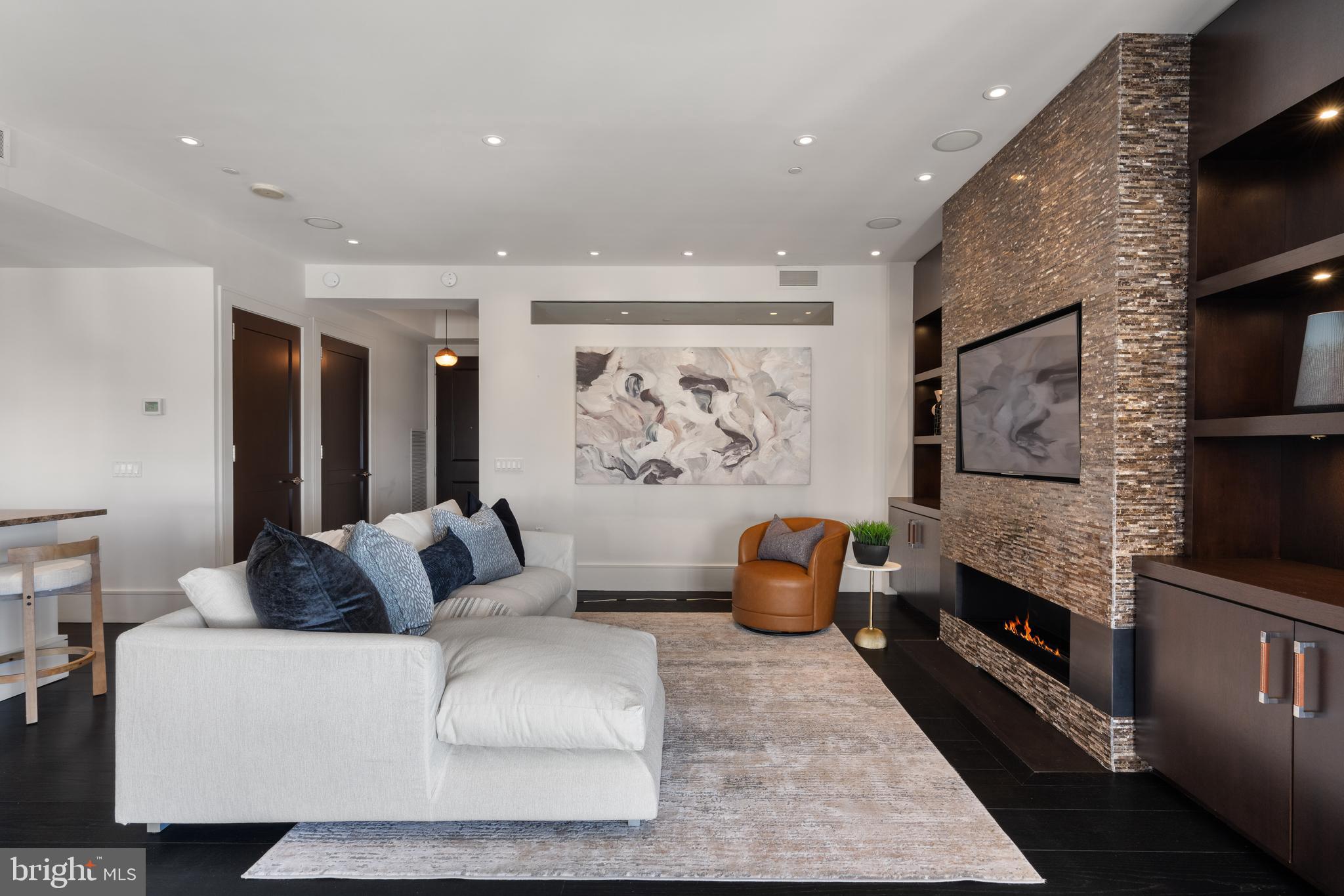RESTON TOWN CENTER - Residential