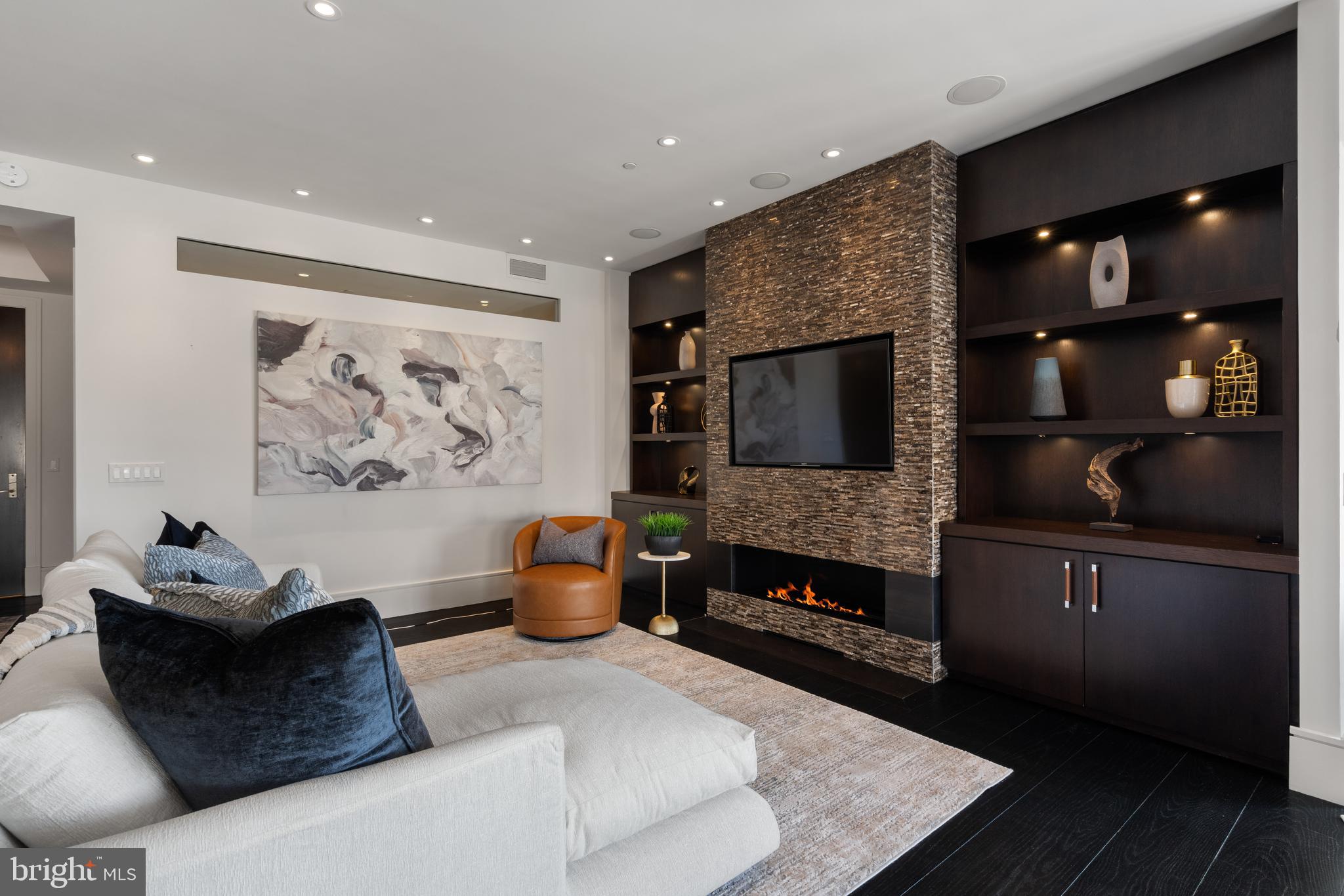 RESTON TOWN CENTER - Residential