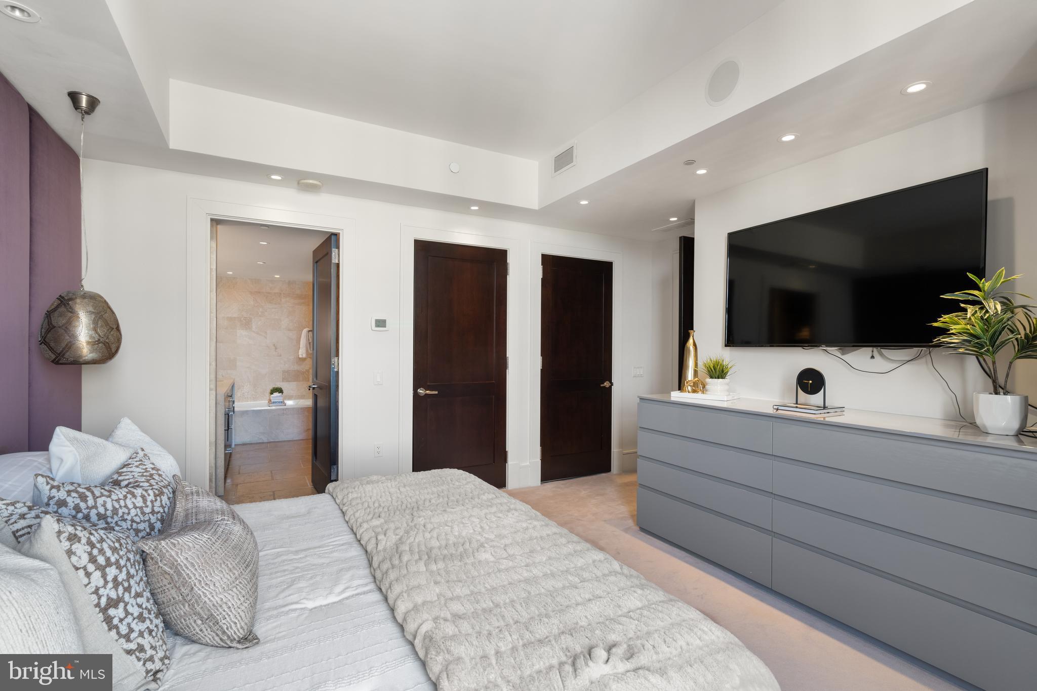 RESTON TOWN CENTER - Residential