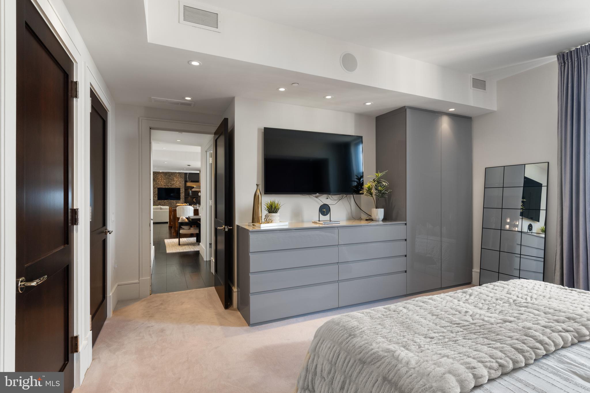 RESTON TOWN CENTER - Residential
