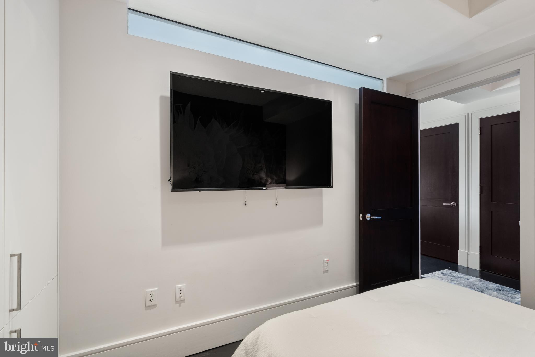 RESTON TOWN CENTER - Residential