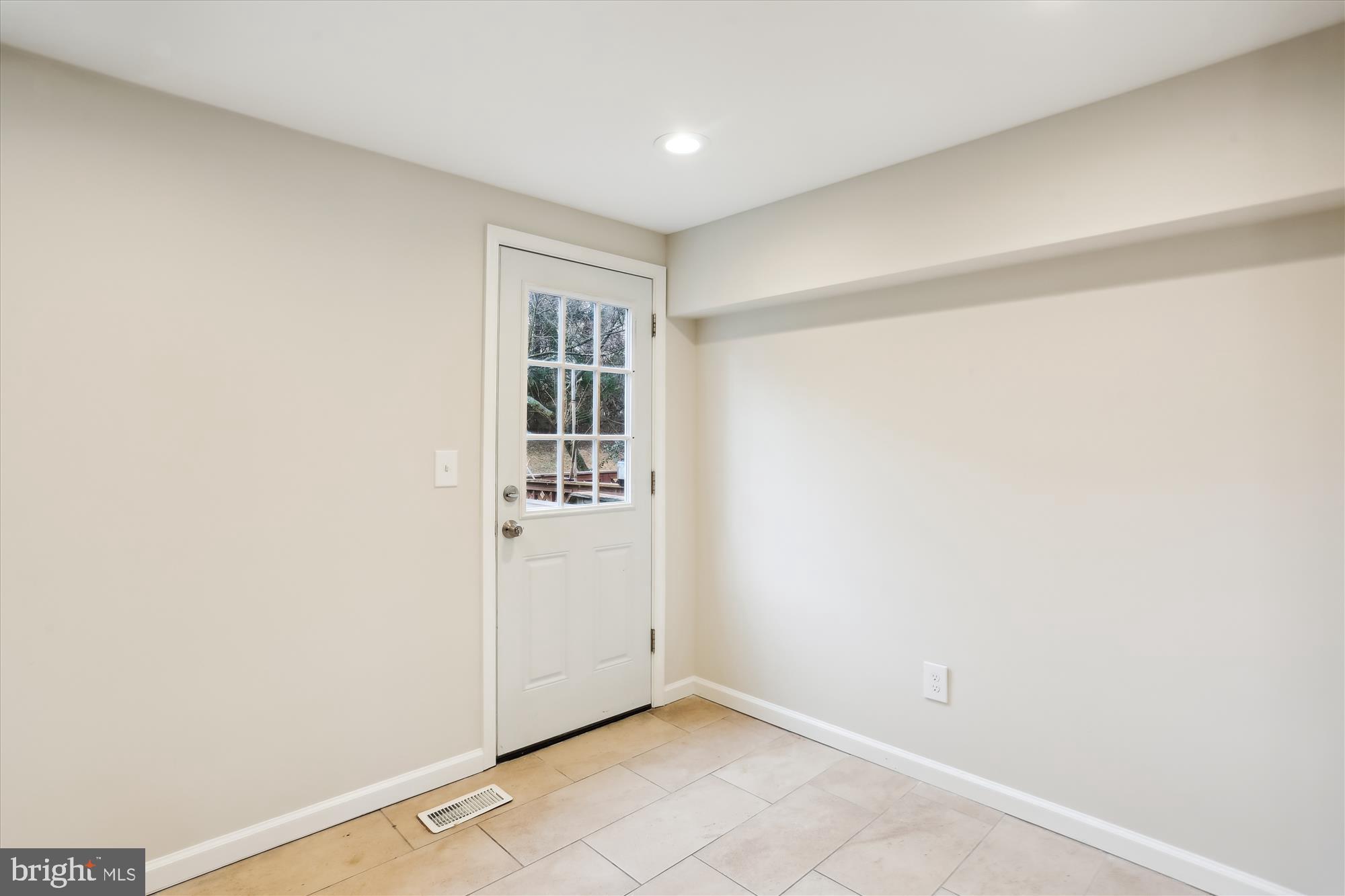 GUNNERS LAKE VILLAGE - Residential