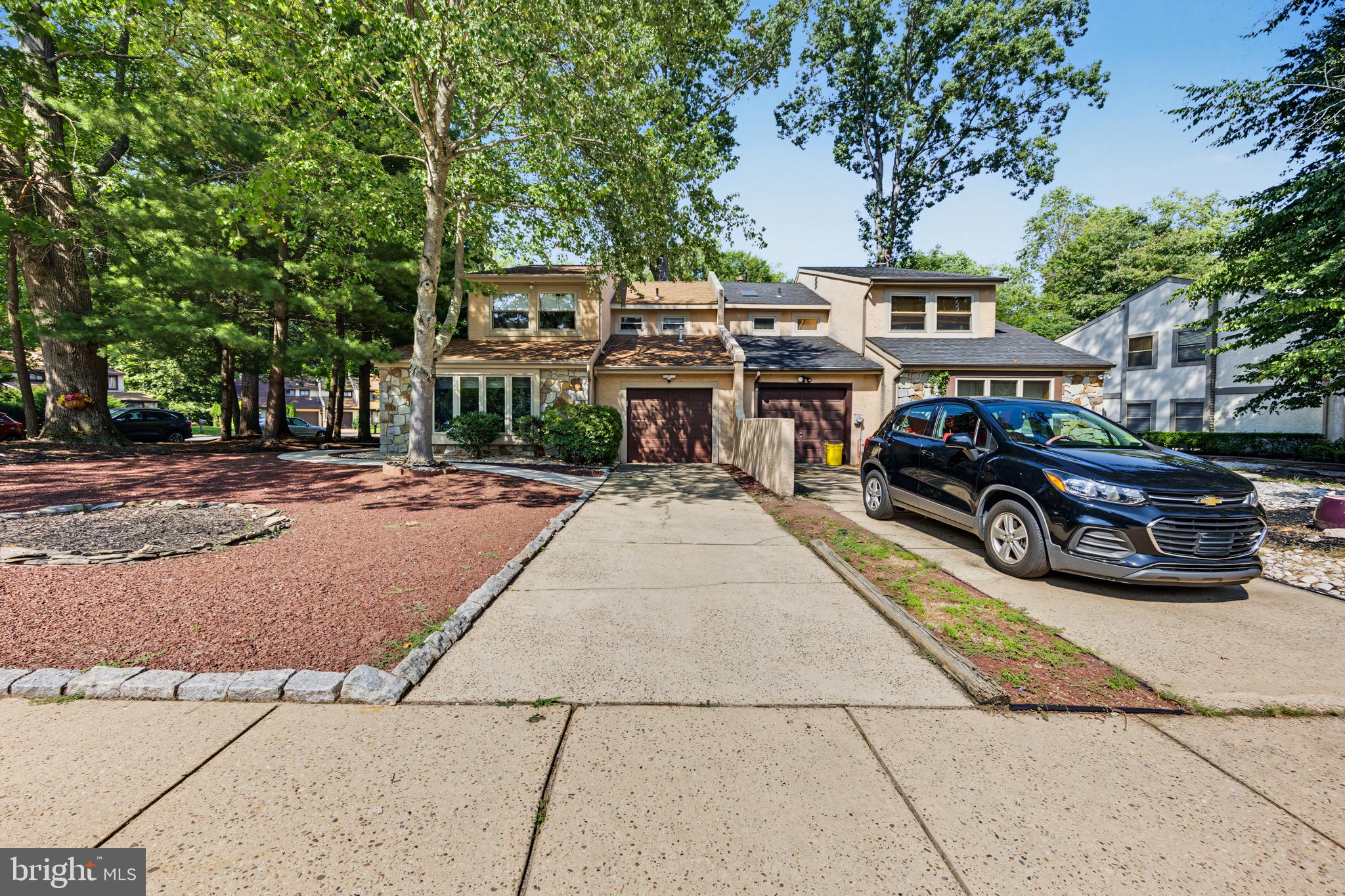 23 GOSHAWK COURT