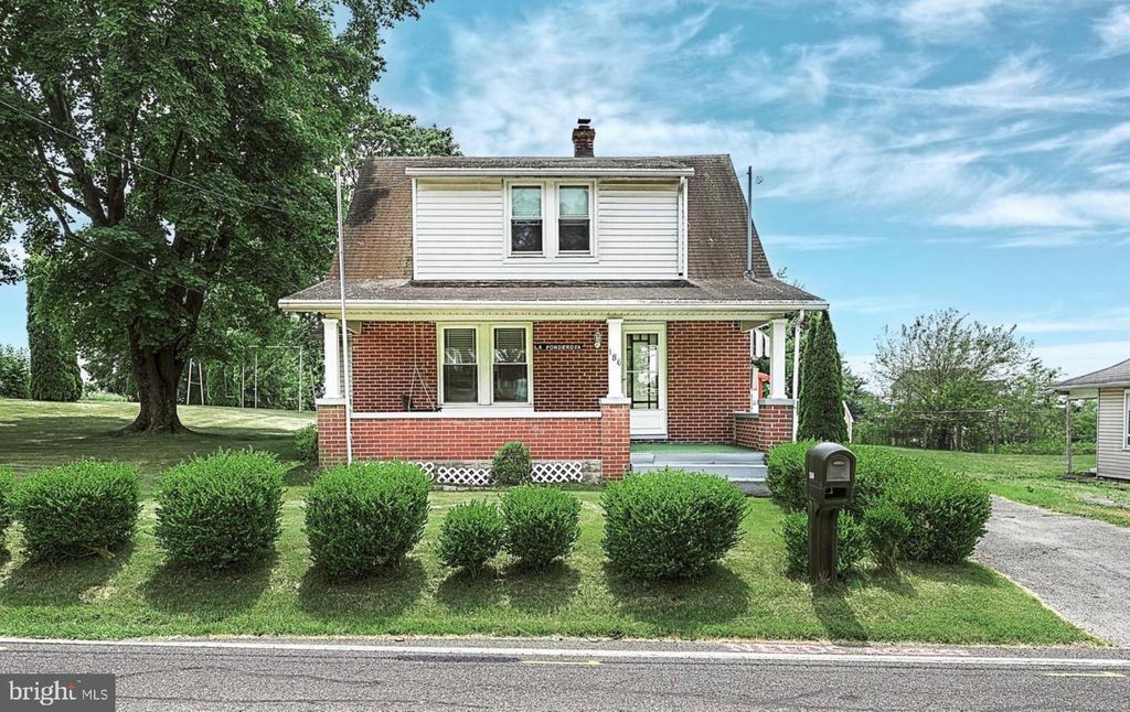 Photo of 186 W York Street, BIGLERVILLE, PA 17307 (MLS # PAAD2023076)