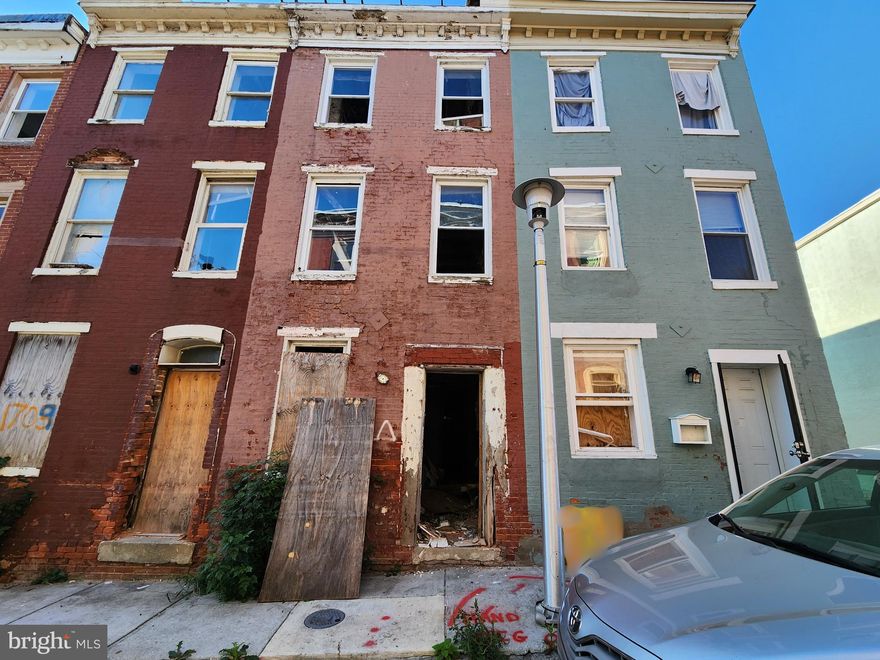 ONLINE AUCTION: Bidding begins 11/18/2025@ 10:00 AM. Bidding ends 11/20/2025 @ 12:20 PM. List Price is Suggested Opening Bid. Deposit: $5,000.

This three-story townhouse is located in the Union Square neighborhood within Baltimore City. Residents can enjoy nearby attractions such as the Westside Shopping Center, Grace Medical Center, and Carroll Park.This property is vacant. Nearby major roads include Maryland Route 173 (Pennington Avenue / Curtis Avenue), which provides arterial access toward I-695 (the Baltimore Beltway), facilitating connections to other parts of the region.
