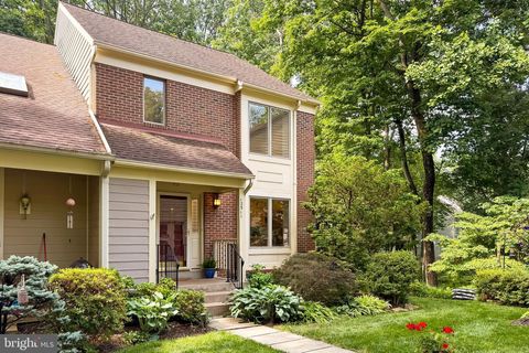 12511 N LAKE COURT FAIRFAX VA 22033