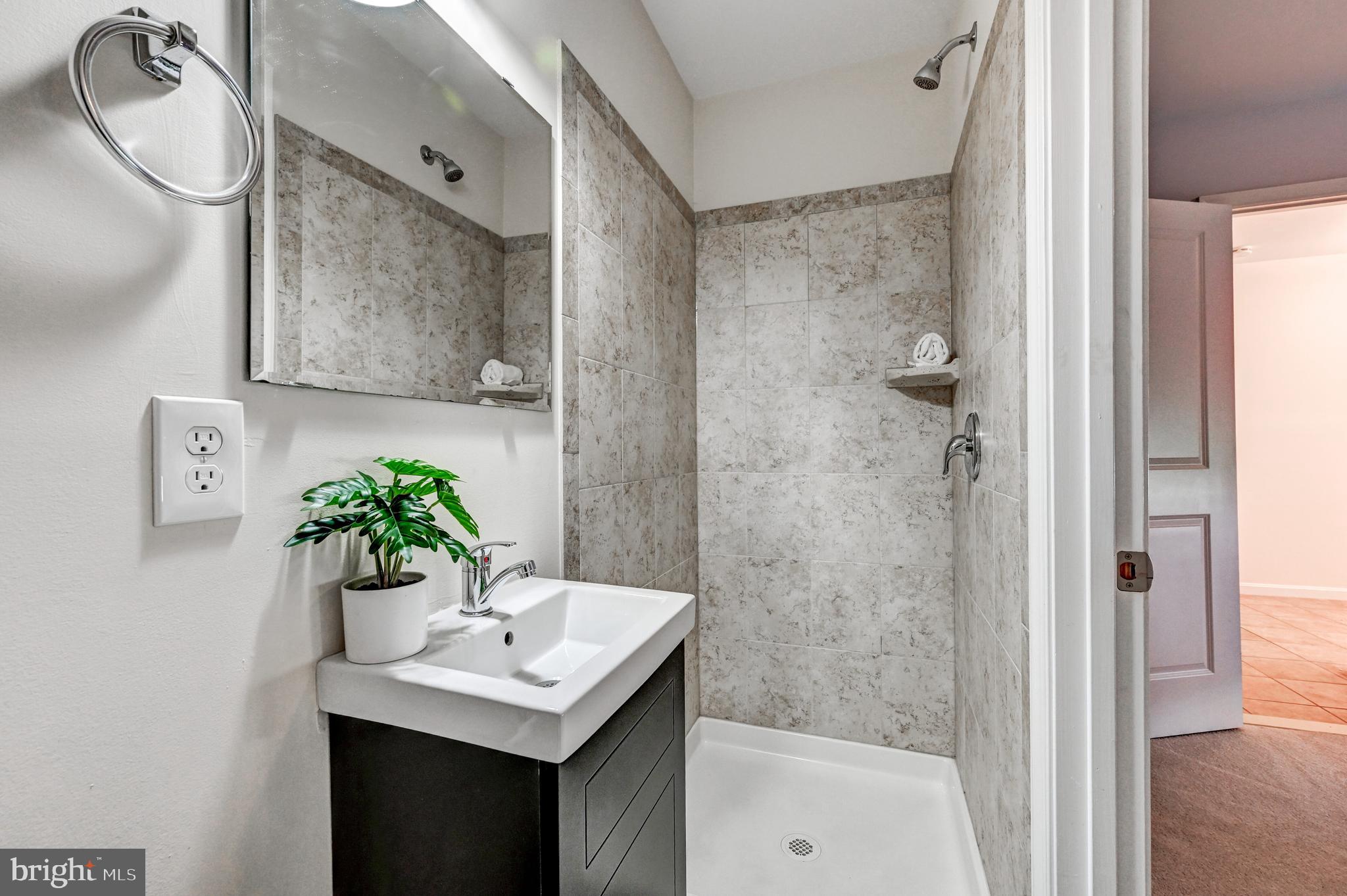 ATHENA SQUARE - Residential