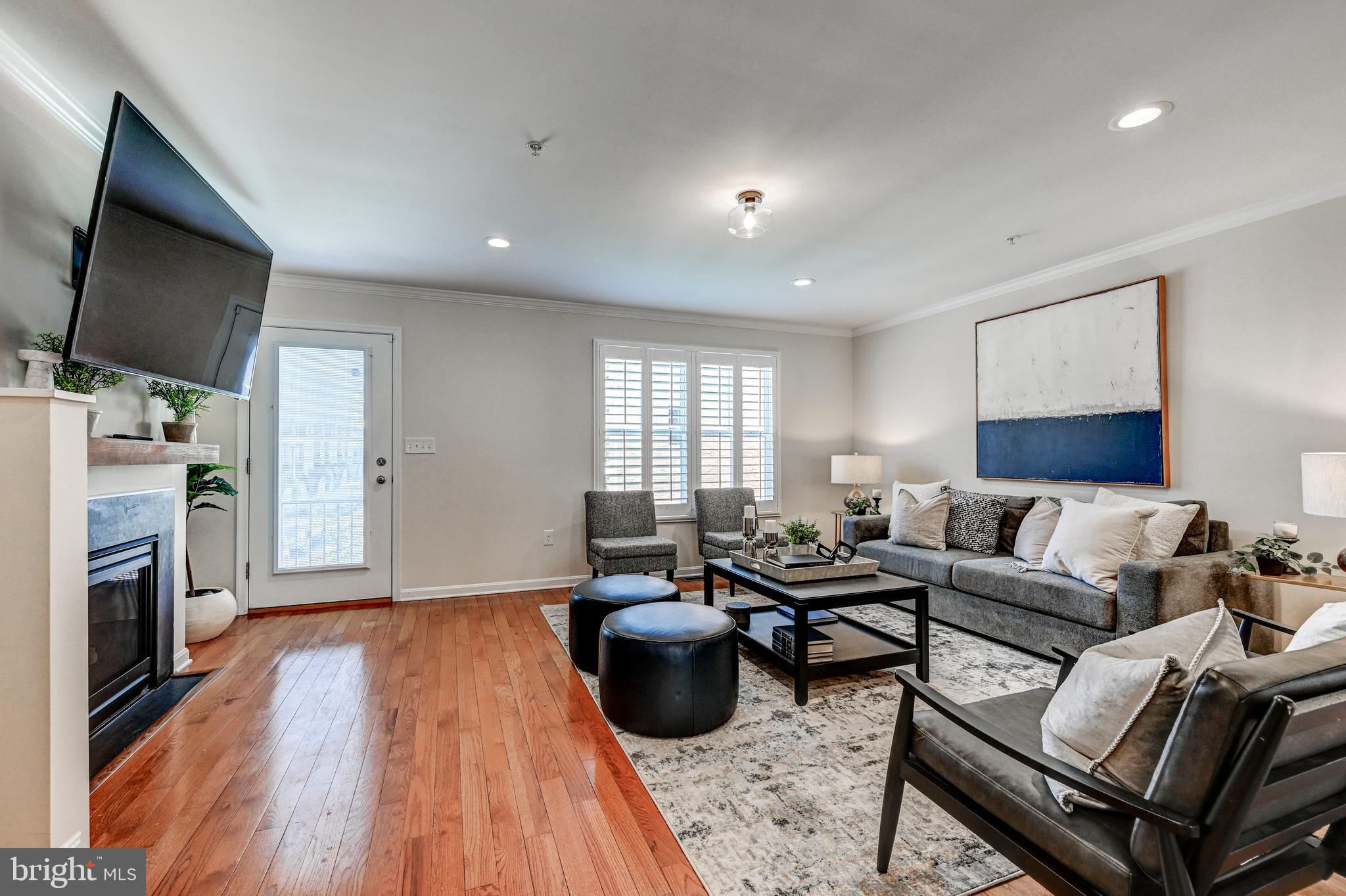ATHENA SQUARE - Residential