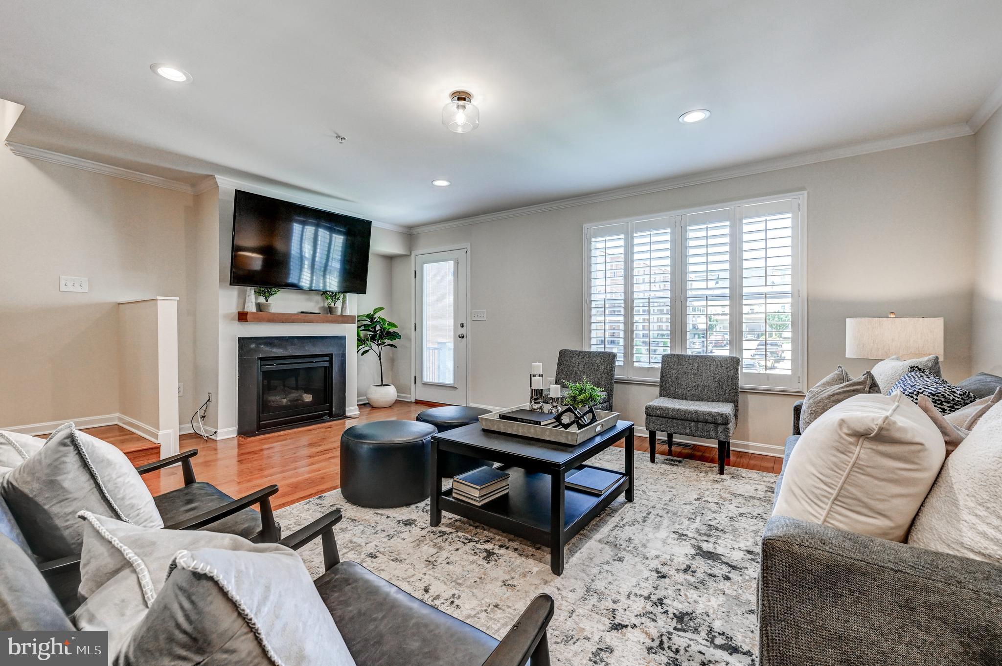 ATHENA SQUARE - Residential