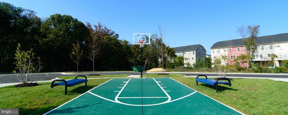 CREEKSIDE VILLAGE - Residential