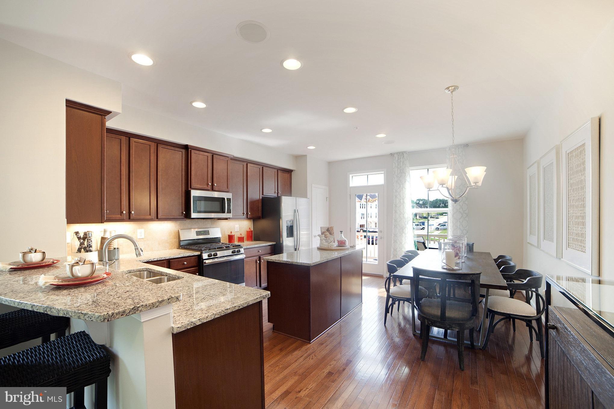 CREEKSIDE VILLAGE - Residential