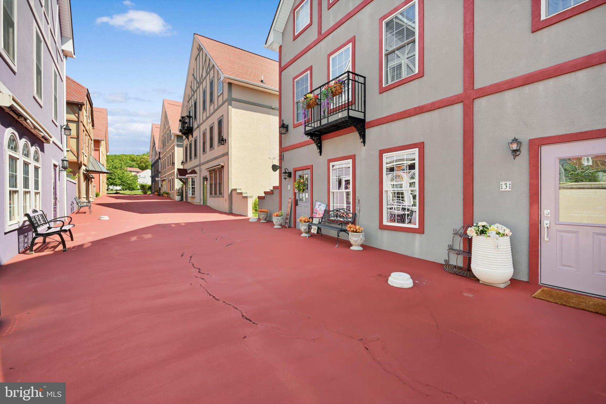 5 N VILLAGE CIRCLE