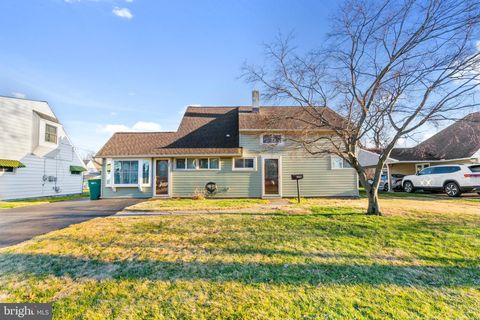 198 NORTHPARK DRIVE LEVITTOWN PA 19054