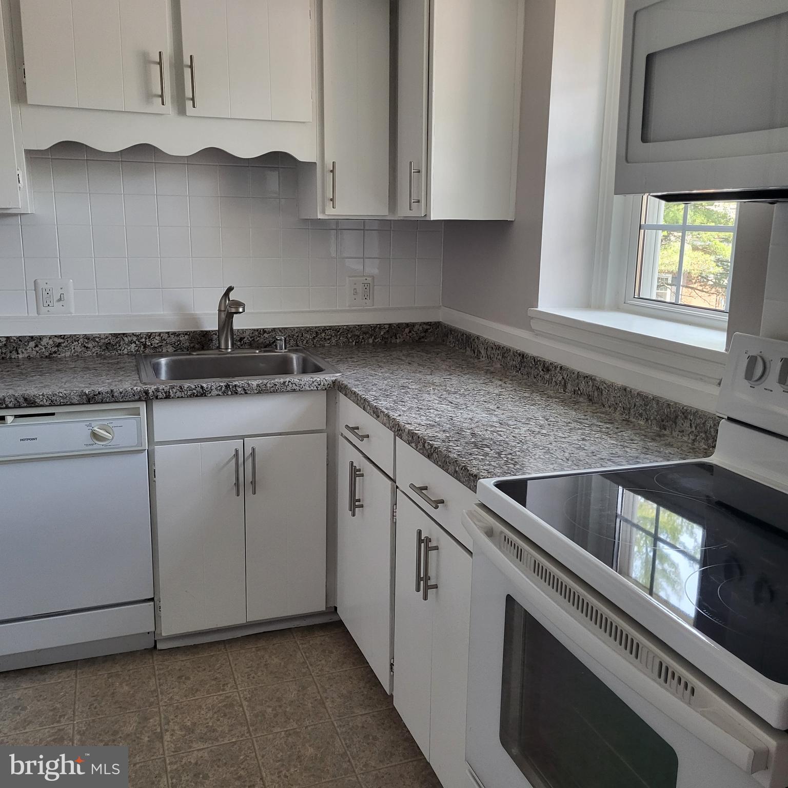 FAIRLINGTON VILLAGE - Residential Lease