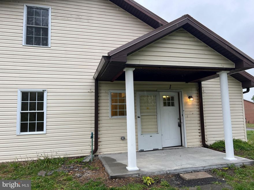 Come check out this quaint little 2 BR 1 BA apartment just on the outskirts of town. This little gem recently had a makeover with new flooring, paint, lighting, and new ownership. Come check this one out before it gets scooped up.  Pets allowed with $250.00 non refundable deposit, $50.00 pet rent monthly, max of 2 pets with a 40lb weight limit. Applicants over the age of 18 must complete an application, Only broker applications will be accepted. $40.00 per applicant fee.