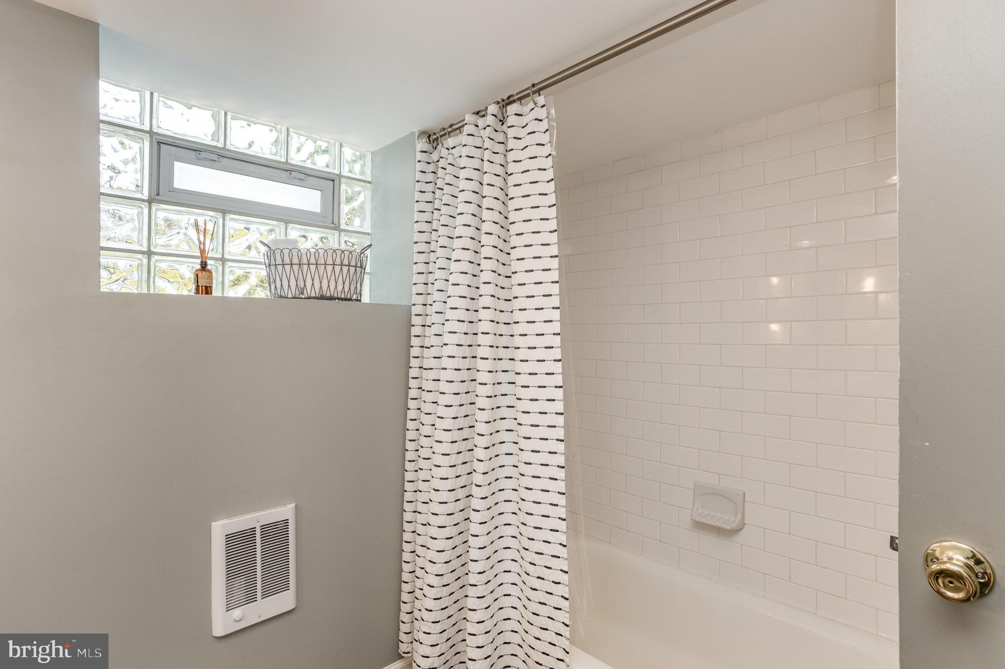 ROLAND PARK - Residential