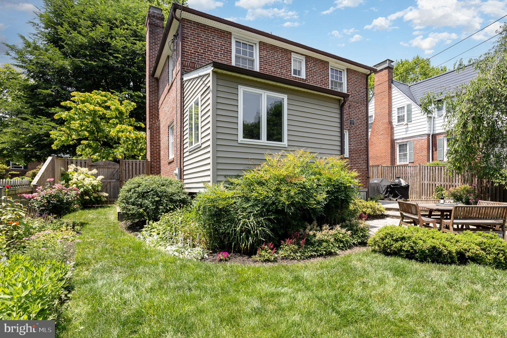 ROLAND PARK - Residential