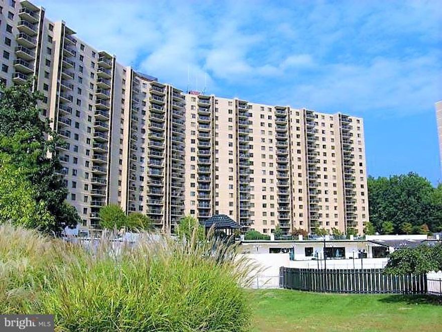 ALL UTILITIES ARE INCLUDED IN THE RENT. FULLY RENOVATED LUXURY 2 BEDRM/ 2 BATH LARGE UNIT. Fresh paint through out. Huge balcony and large closet. Washer/Dryer in unit. Wood floor through-out. Storage space on B2 level.  Two pools (Outdoor/Indoor), fitness room,playground,volleyball courts, convenience store, FREE SHUTTLE to Van Dorm Metro station.