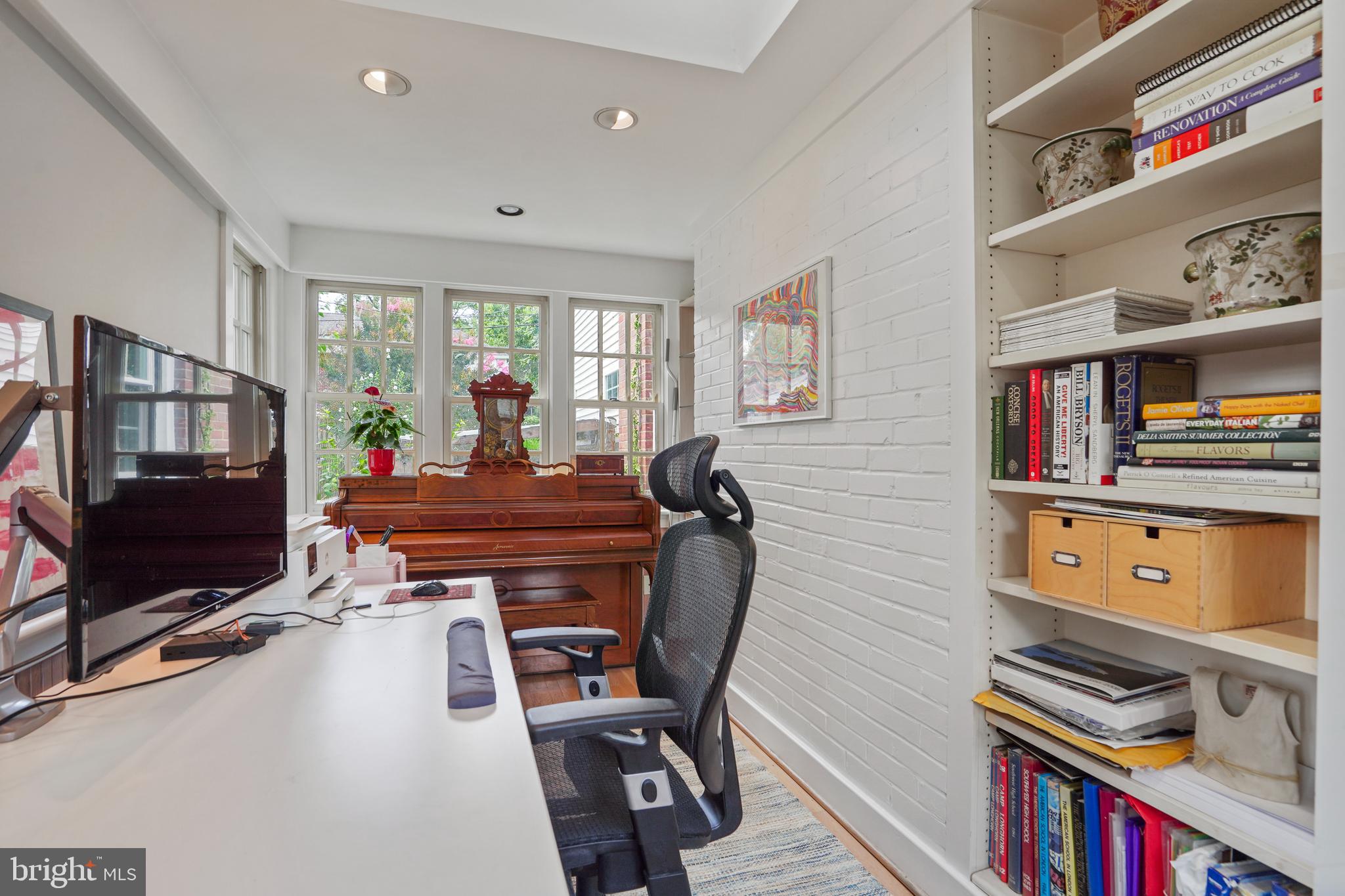 DYES OAKCREST - Residential