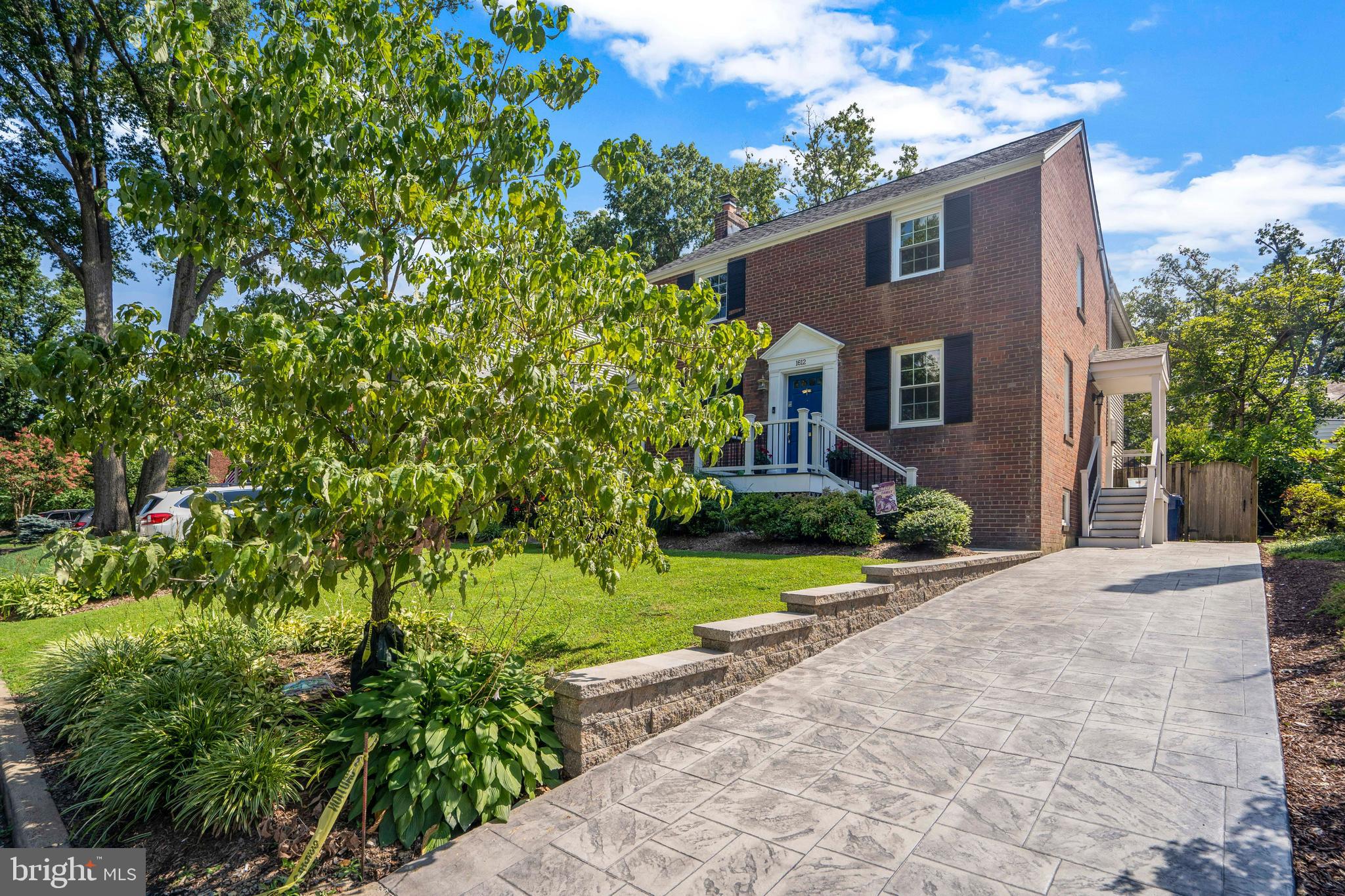 DYES OAKCREST - Residential